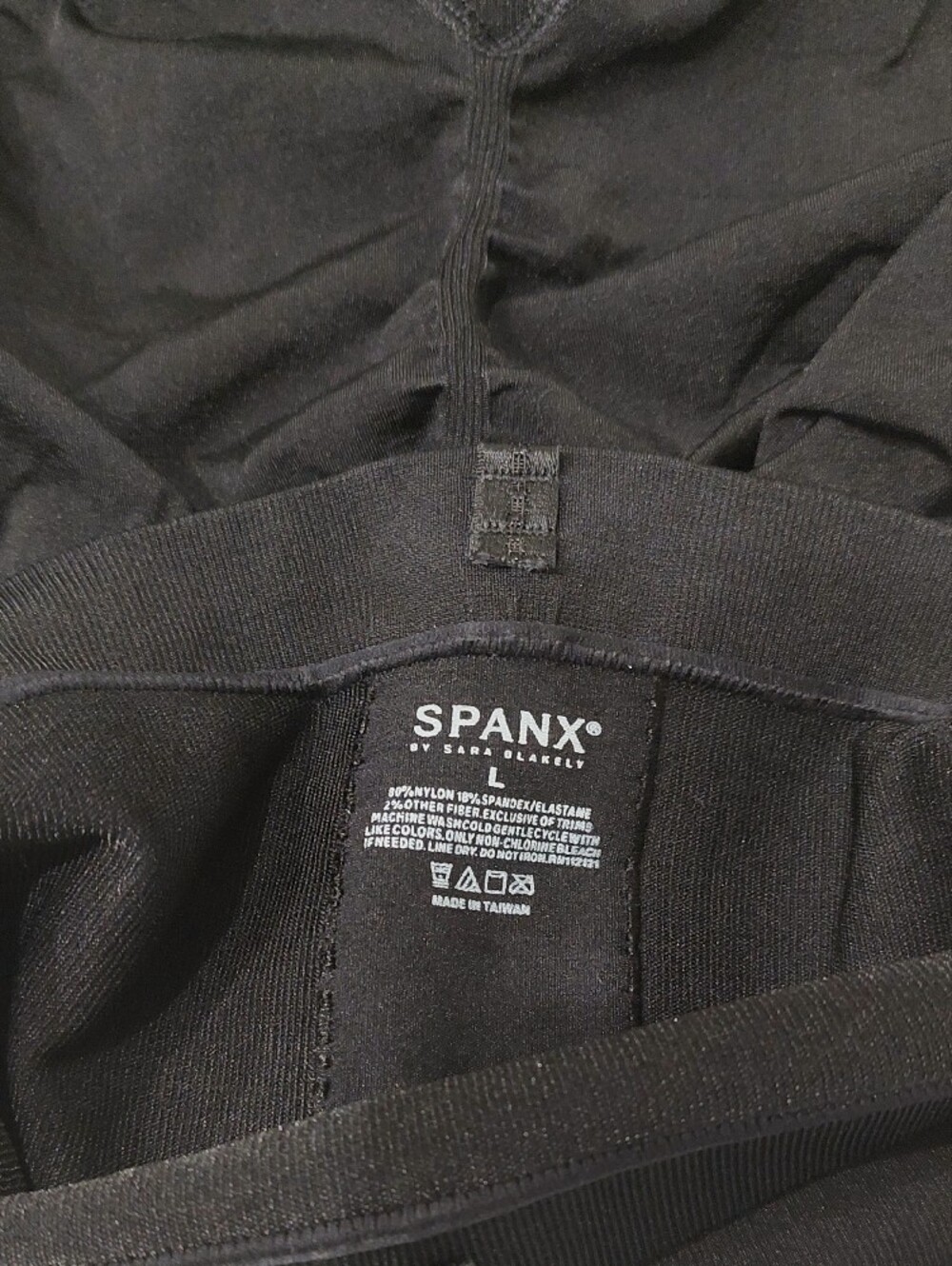 SPANX Slim Cognito Tag with Pink and Red Graphic - Picture 7 of 7